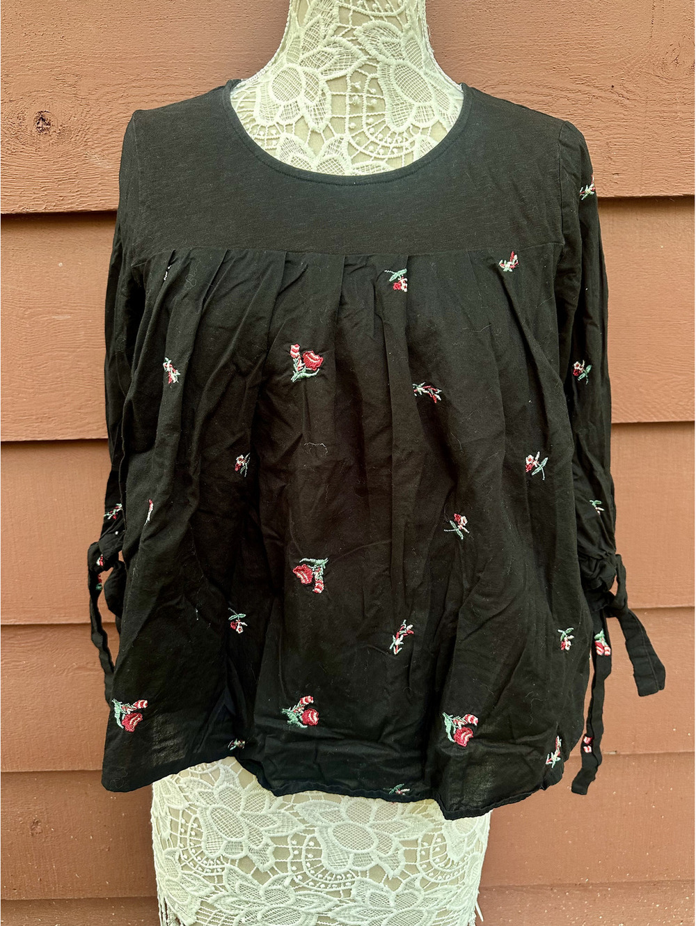 LC Lauren Conrad Black Floral Embroidered Peasant Top Boho Cottagecore Blouse